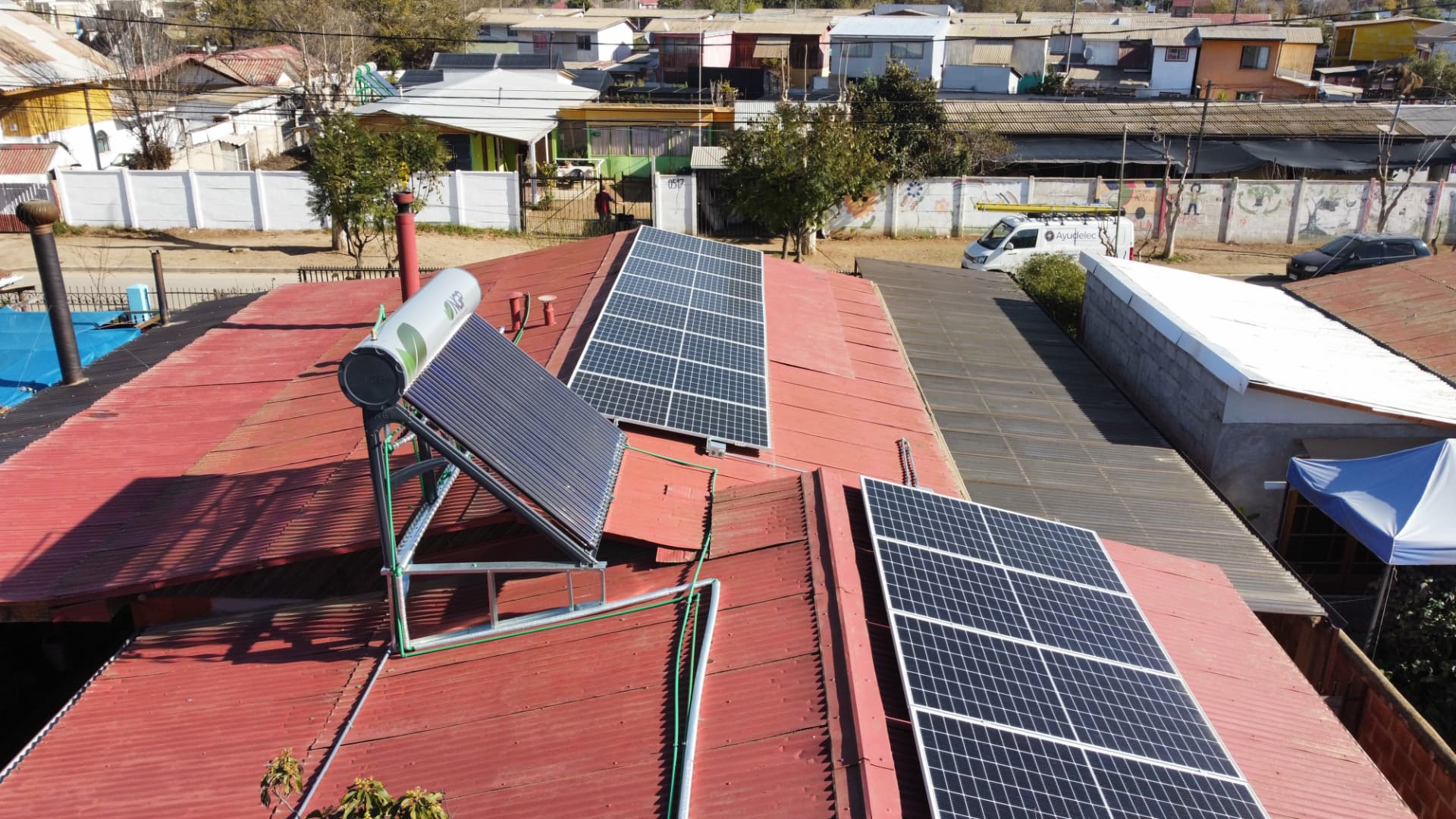 Instalación solar realizada por AYUDELEC 2